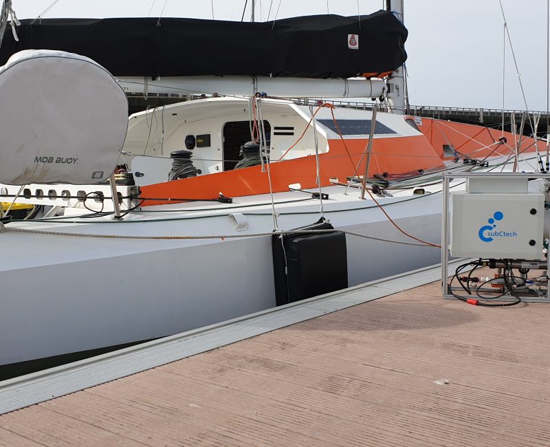 Le Class 40 affrété par Iodysséus au port du Château. Un voilier plus le Pack Ocean Race de SubCtech = un prototype de plate-forme océanographique.